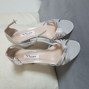 Nina New York Silver Sparkly Strappy Sandals, 8M -- NWOT